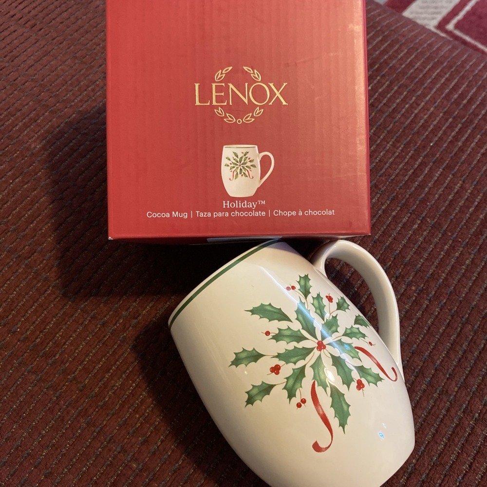 NWT LENOX HOLIDAY COCOA MUG 18OZ FESTIVE HOLLY & BERRIES
